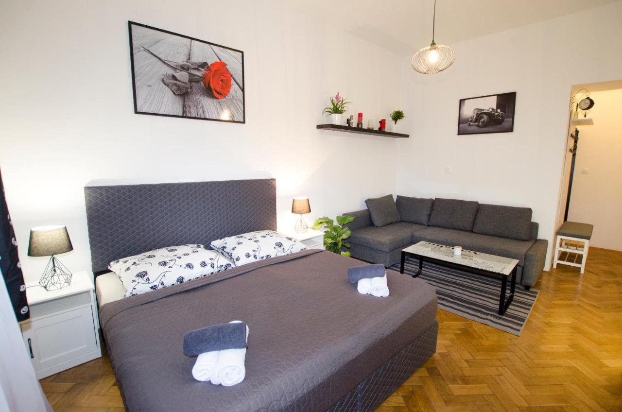 Exlusive Apartment Paris Style Прага Экстерьер фото