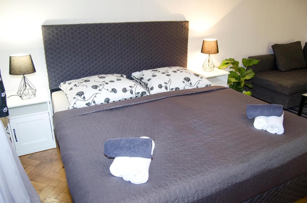 Exlusive Apartment Paris Style Прага Экстерьер фото